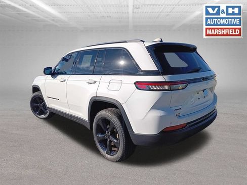 Used 2023 Jeep Grand Cherokee Altitude AWD/4WD image 26