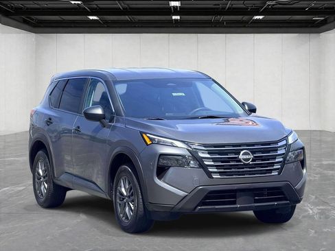 Used 2024 Nissan Rogue S FWD image 3
