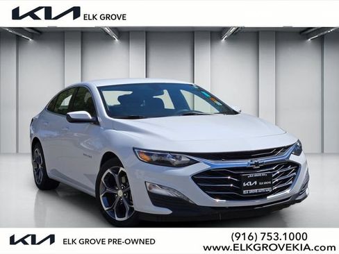 Used 2021 Chevrolet Malibu LT FWD image 1