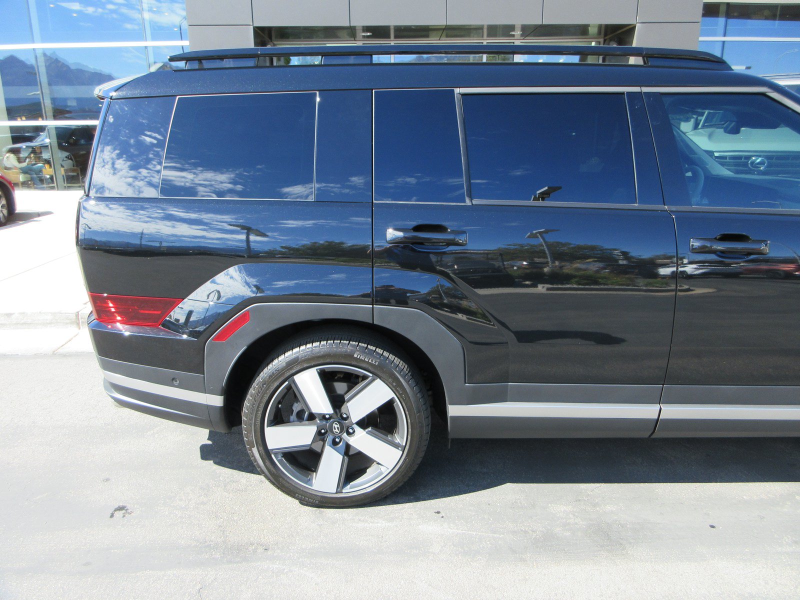 Used 2024 Hyundai Santa Fe Limited AWD/4WD image 10
