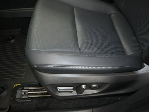 Used 2025 Toyota Crown Signia w/ Advanced Technology Package image 11