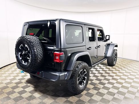 Used 2024 Jeep Wrangler Unlimited Rubicon 4xe w/ Convenience Group AWD/4WD image 9