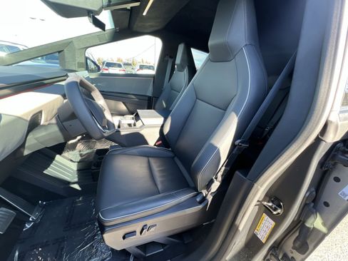 Used 2024 Tesla Cybertruck AWD Crew Cab image 13