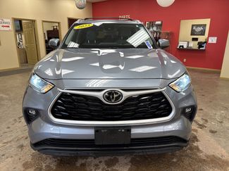 Used 2023 Toyota Highlander XLE video 2