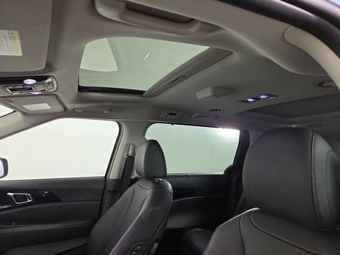 Certified 2025 Kia Carnival SX Prestige FWD image 29