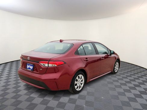 Used 2022 Toyota Corolla LE FWD image 4
