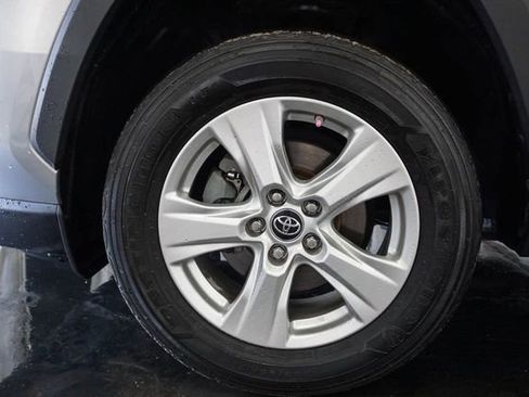 Used 2019 Toyota RAV4 XLE w/ Convenience Package image 4