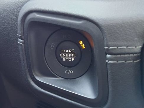Certified 2025 Jeep Gladiator Sport AWD/4WD image 27