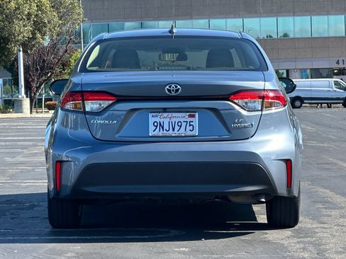 Used 2024 Toyota Corolla LE w/ LE Convenience Package FWD image 5