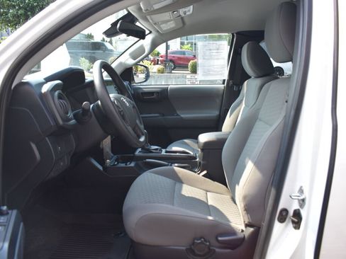 Certified 2020 Toyota Tacoma SR w/ SR Convenience Package AWD/4WD image 18