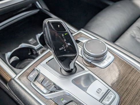 Used 2020 BMW 740i RWD image 25