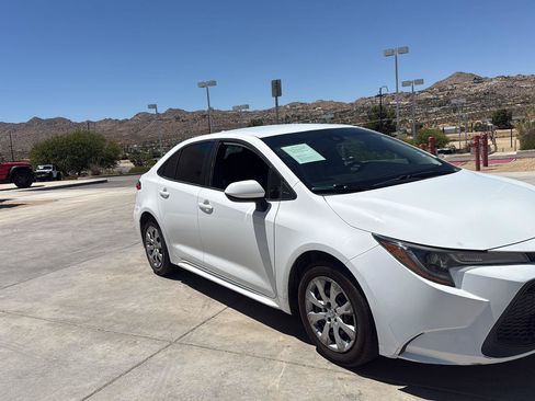 Used 2022 Toyota Corolla LE FWD image 4