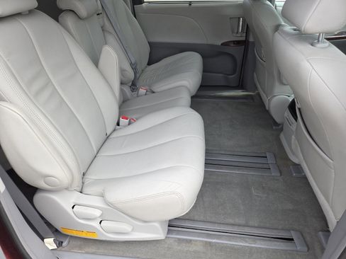 Used 2013 Toyota Sienna XLE FWD image 20