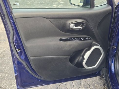 Used 2020 Jeep Renegade Latitude image 18