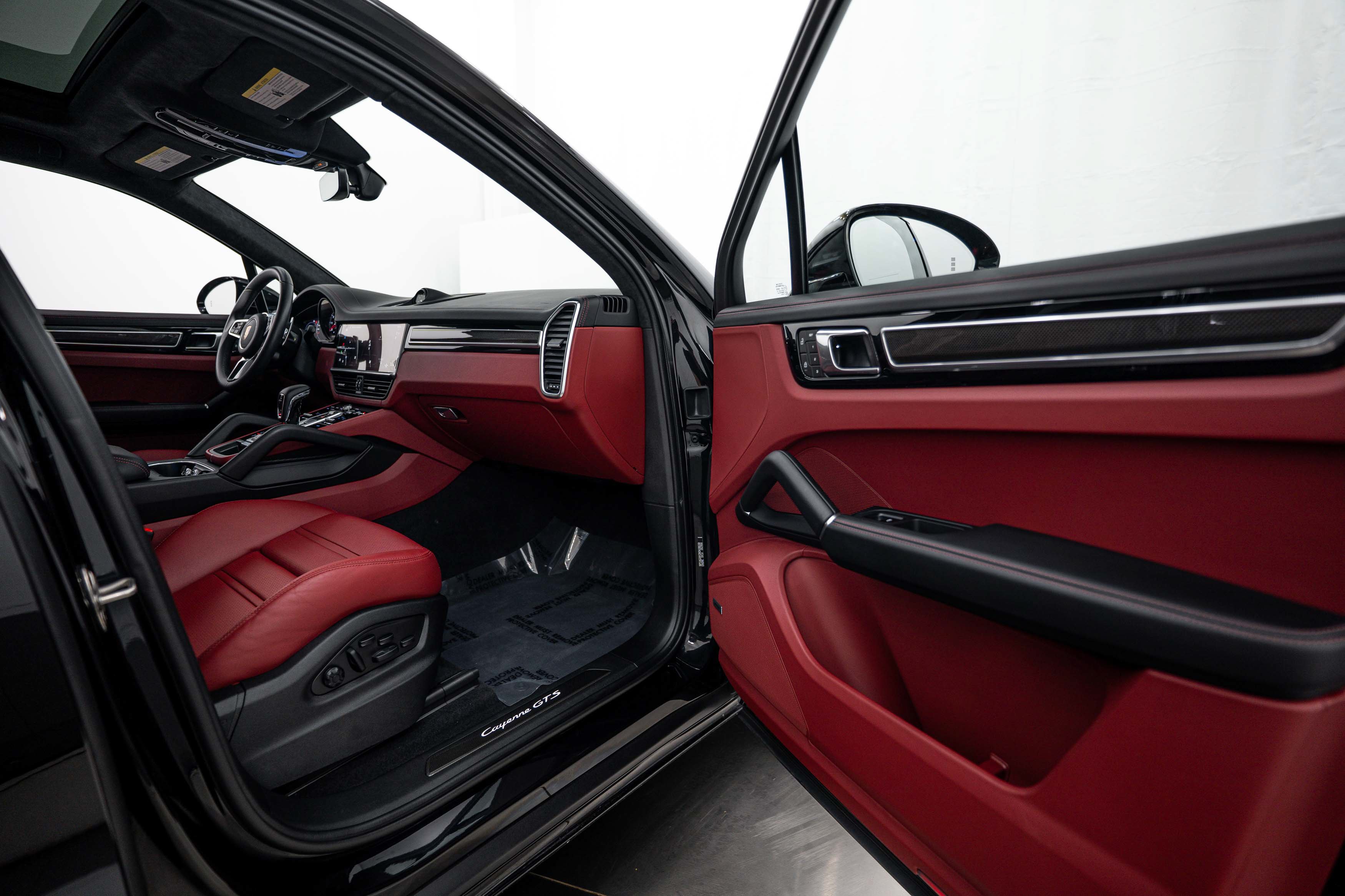 Certified 2022 Porsche Cayenne GTS AWD/4WD image 18