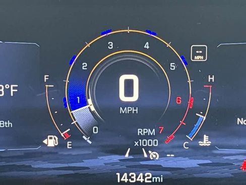 Used 2024 Chevrolet Traverse LT w/ Midnight/Sport Edition image 22