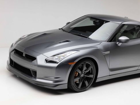 Used 2010 Nissan GT-R Premium AWD/4WD image 17