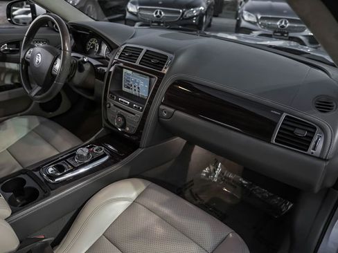 Used 2010 Jaguar XK Convertible image 10