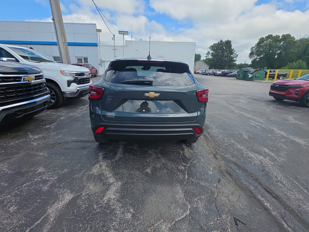 New 2026 Chevrolet Trax LS w/ LS Convenience Package FWD image 6