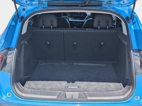 Used 2025 Chevrolet Trax LT FWD image 11