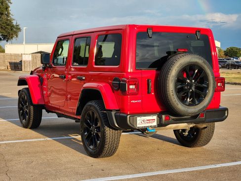 Used 2024 Jeep Wrangler Unlimited Sahara AWD/4WD image 4