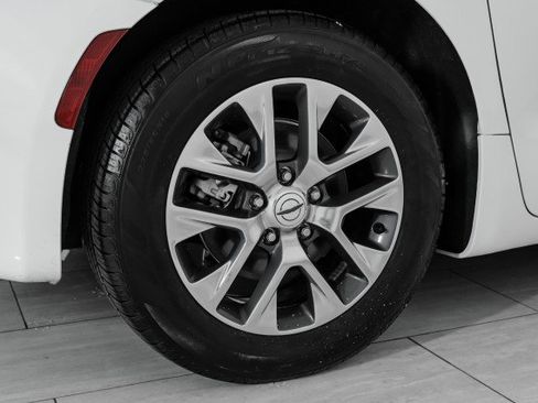 Used 2023 Chrysler Pacifica Pinnacle image 46