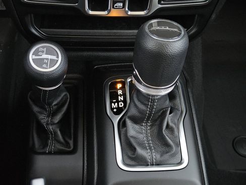 New 2026 Jeep Gladiator Sport AWD/4WD image 12