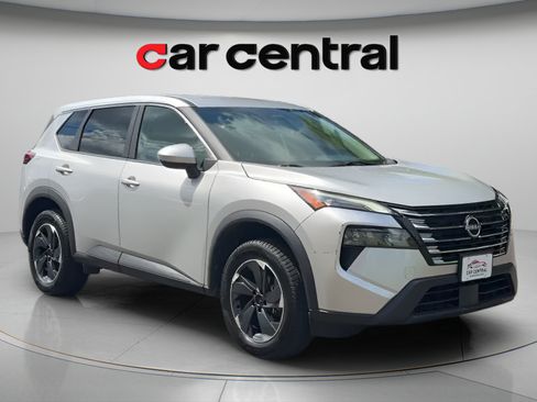 Used 2024 Nissan Rogue SV AWD/4WD image 8