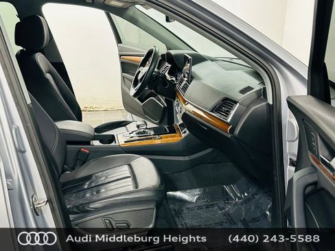 Certified 2023 Audi Q5 2.0T Premium w/ Convenience Package AWD/4WD image 9