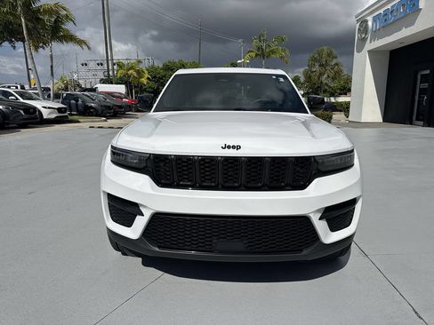 Used 2022 Jeep Grand Cherokee Altitude AWD/4WD image 29