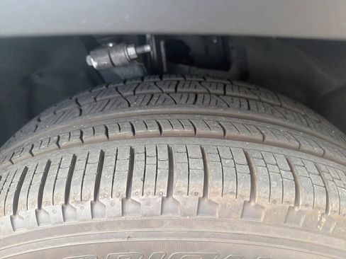 Used 2025 Jeep Grand Cherokee Limited w/ Black Appearance Package image 17