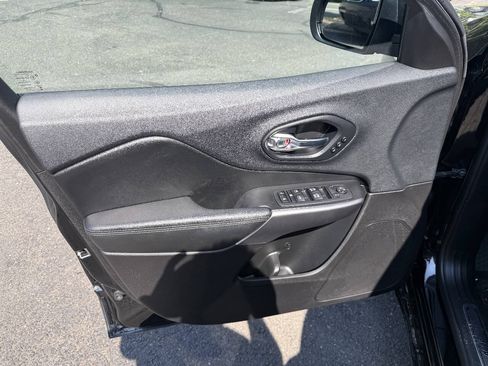 Used 2019 Jeep Cherokee High Altitude AWD/4WD image 7