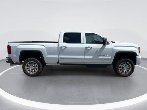 Used 2019 GMC Sierra 2500 Denali w/ Duramax Plus Package AWD/4WD image 10