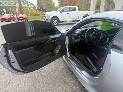Used 2022 Toyota GR86 Base image 13