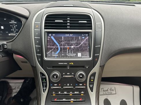 Used 2019 Lincoln Nautilus Select FWD image 11
