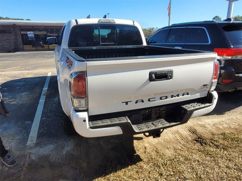 Used 2022 Toyota Tacoma TRD Sport image 13