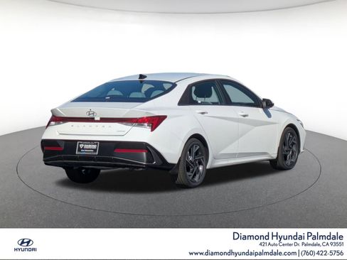 Certified 2025 Hyundai Elantra Limited FWD image 6