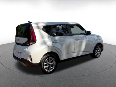 Used 2025 Kia Soul LX w/ LX Technology Package FWD image 15