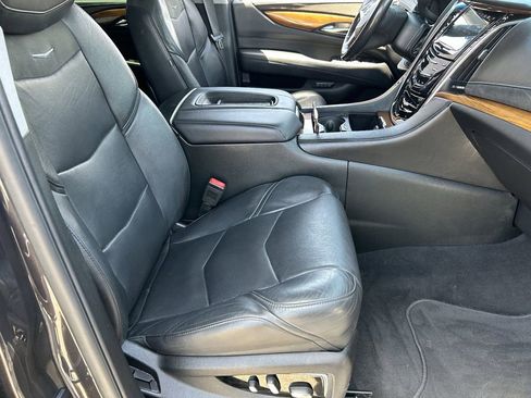 Used 2017 Cadillac Escalade ESV Luxury w/ LPO, Radiant Package AWD/4WD image 11