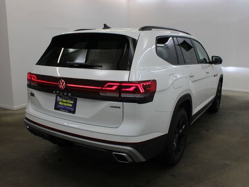 New 2026 Volkswagen Atlas Peak Edition image 5