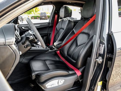 Used 2018 Porsche Macan GTS AWD/4WD image 37