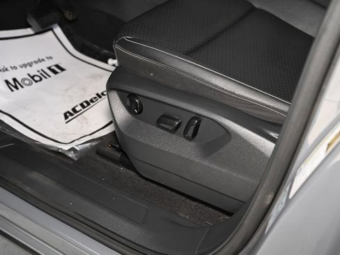 Used 2020 Volkswagen Atlas Cross Sport SE FWD image 21