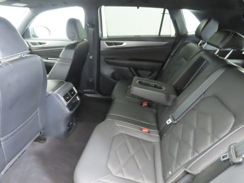 Certified 2024 Volkswagen Atlas Cross Sport SE image 19