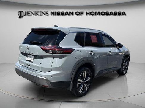 Certified 2024 Nissan Rogue SL w/ SL Premium Package FWD image 5