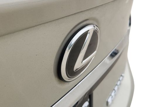 Used 2024 Lexus ES 300h w/ Luxury Package image 30