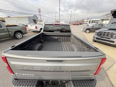 Used 2025 Chevrolet Silverado 1500 LT image 6