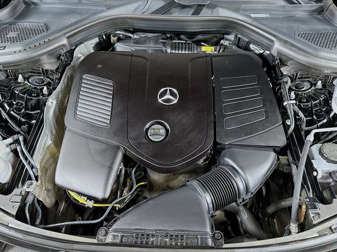 Used 2025 Mercedes-Benz GLC 300 image 32