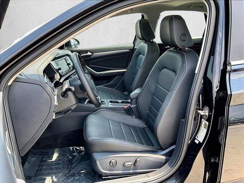 Used 2023 Volkswagen Jetta SE w/ Panoramic Sunroof Package FWD image 27