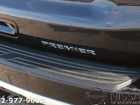 Used 2023 Chevrolet Suburban Premier image 8