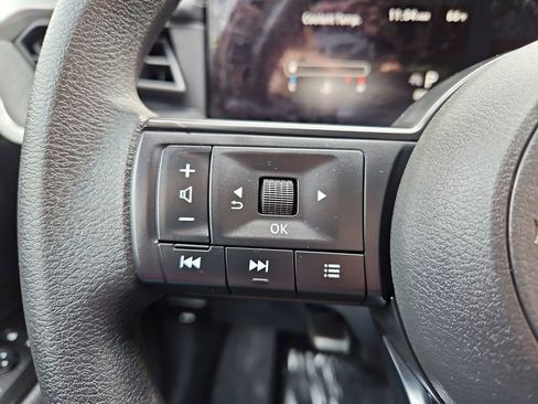 Used 2025 Nissan Kicks SV image 11